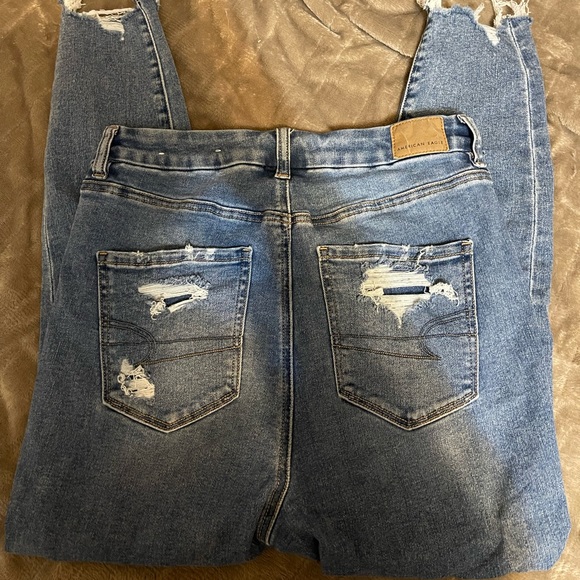 American Eagle Highwaisted Distressed Jeans - Picture 3 of 4